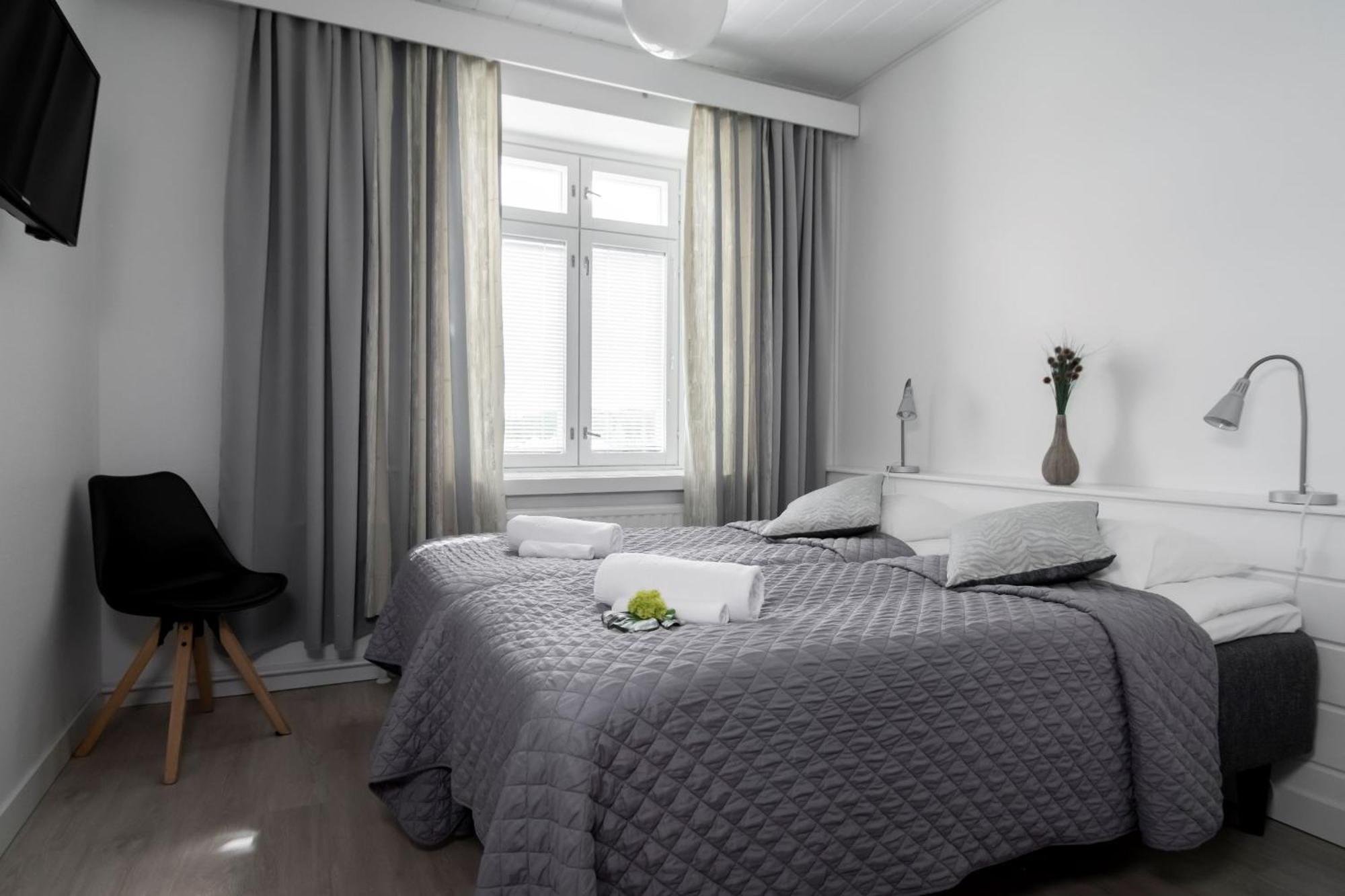 Ik Hotel & Camping Кеуруу Стая снимка