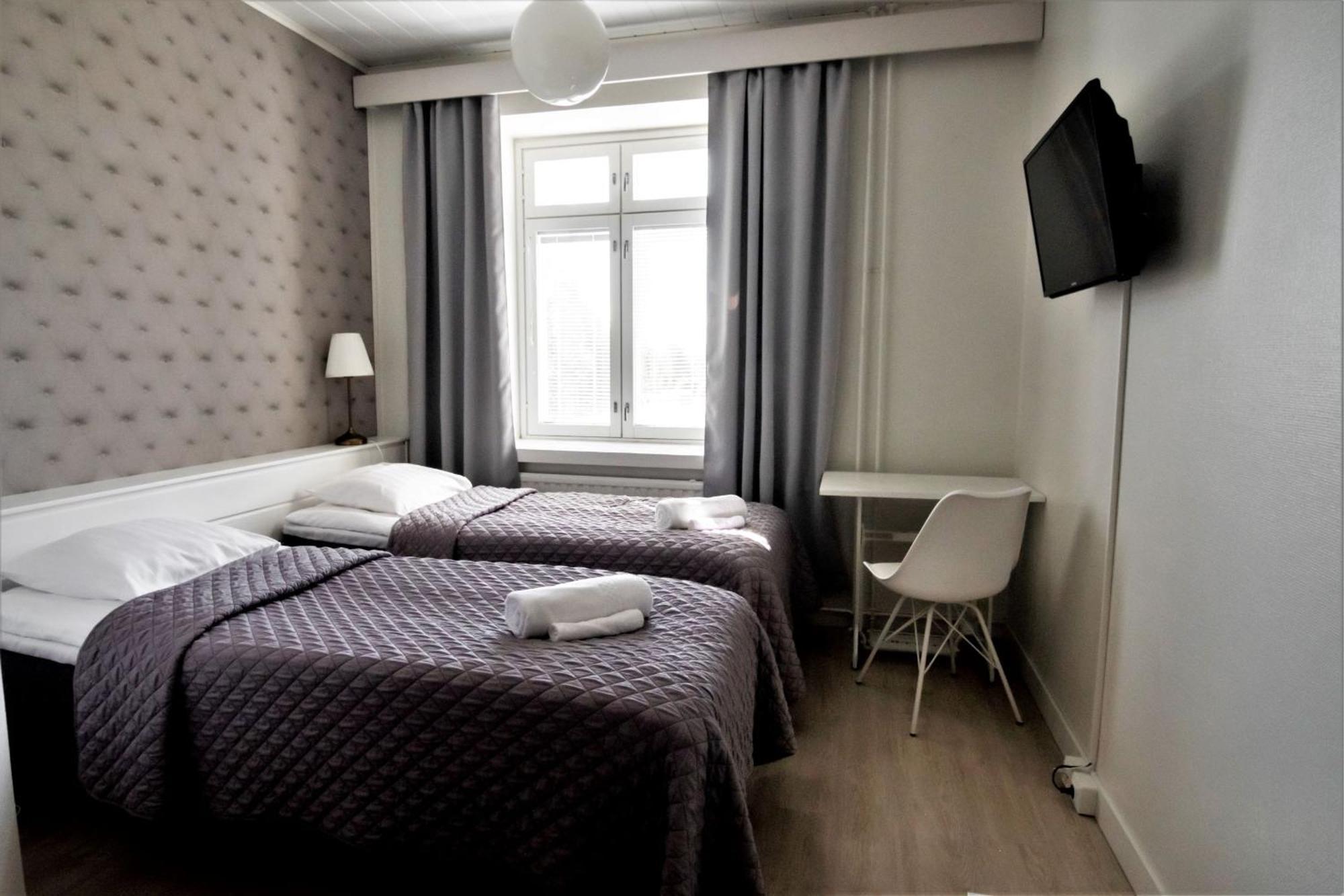 Ik Hotel & Camping Кеуруу Стая снимка