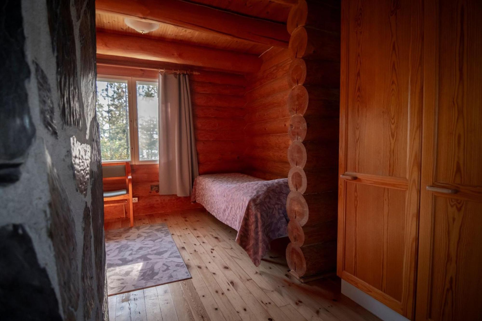 Ik Hotel & Camping Кеуруу Стая снимка